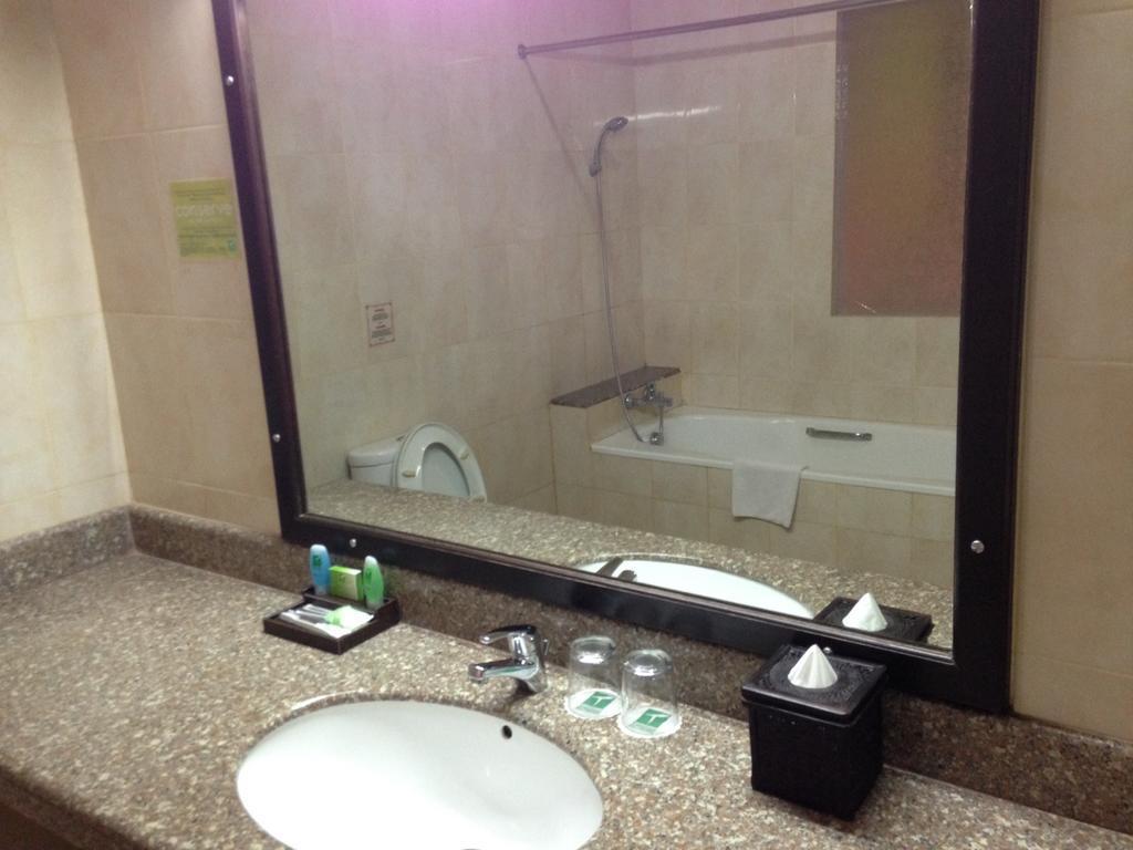 Town House Bukit Damai Indah Hotell Balikpapan  Eksteriør bilde